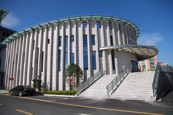 上海松江区政府90KW光伏电站并网半年多，发电5.3万度